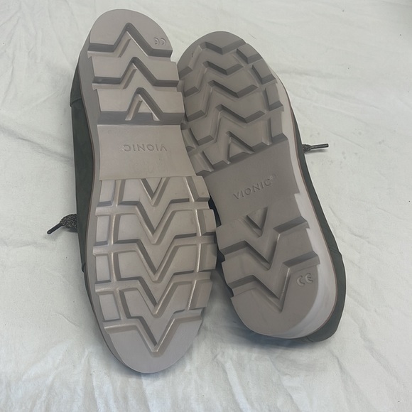 *NEW* Teagan Vionic Loafers - Picture 2 of 4